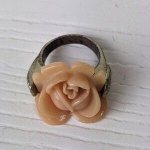 Vintage pink rose carved resin size 7.5 ring 1970s gold tone